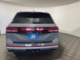 New 2025 Volkswagen Atlas Peak Edition SE image 5