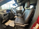 New 2025 Chrysler Pacifica Select image 4