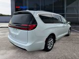 Used 2022 Chrysler Pacifica Touring-L image 5