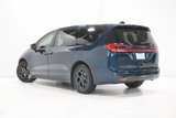 Used 2023 Chrysler Pacifica Limited w/ Uconnect Theater Family Group image 5