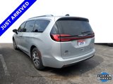 Used 2023 Chrysler Pacifica Pinnacle image 4