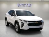Used 2025 Chevrolet Trax LS image 4