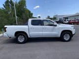 Used 2024 Nissan Frontier SV image 2