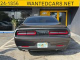 Used 2019 Dodge Challenger SXT image 2