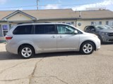 Used 2017 Toyota Sienna LE image 5