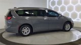 Used 2022 Chrysler Pacifica Touring-L image 4