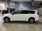 Used 2023 Chrysler Pacifica Limited image 2
