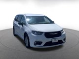 Used 2024 Chrysler Pacifica Touring-L image 3