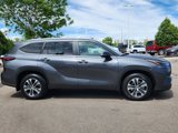 Used 2024 Toyota Highlander AWD image 2