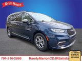 Used 2023 Chrysler Pacifica Limited image 3