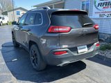 Used 2017 Jeep Cherokee Limited image 5
