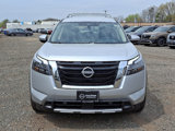 New 2025 Nissan Pathfinder SL image 2