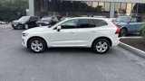 Used 2022 Volvo XC60 B5 Momentum image 3