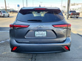 Used 2023 Toyota Highlander XLE image 4