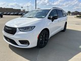New 2025 Chrysler Pacifica Limited w/ Uconnect Theater Family Group image 4