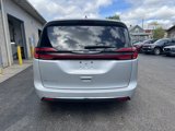 Used 2023 Chrysler Pacifica Touring-L image 3