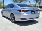 New 2025 Lexus ES 300h w/ Premium Package image 3