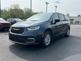 New 2025 Chrysler Pacifica Select image 3