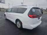 Used 2022 Chrysler Pacifica Touring-L image 5