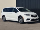 Used 2024 Chrysler Pacifica Limited image 4