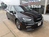 Used 2022 Chrysler Pacifica Touring-L image 2