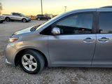 Used 2017 Toyota Sienna LE image 4