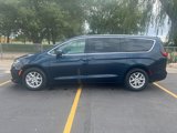 Used 2023 Chrysler Pacifica Touring-L image 4
