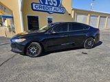 Used 2017 Ford Fusion SE image 2