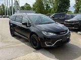 Used 2018 Chrysler Pacifica Touring-L w/ Tire & Wheel Group image 4