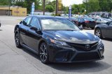 Used 2018 Toyota Camry SE image 2