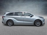 Used 2021 Toyota Sienna XLE image 2