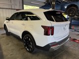 Used 2025 Kia Sorento EX w/ Panoramic Sunroof Package image 4