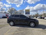 Used 2017 Jeep Cherokee Limited image 4