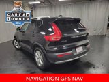 Used 2022 Volvo XC40 T4 Momentum image 6