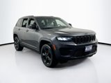 Used 2023 Jeep Grand Cherokee Altitude image 3