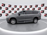 Used 2025 Chrysler Pacifica Select image 5