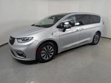 Certified 2023 Chrysler Pacifica Limited image 3