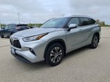 Used 2024 Toyota Highlander XLE image 3