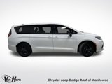 Used 2024 Chrysler Pacifica Select image 2