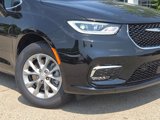 New 2025 Chrysler Pacifica Select image 3