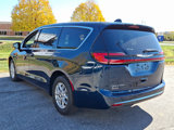 New 2025 Chrysler Pacifica Select image 5