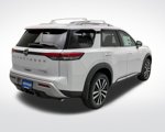 New 2025 Nissan Pathfinder Platinum image 5