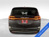 Used 2022 Chrysler Pacifica Touring-L image 5