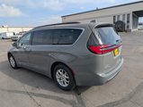 Used 2022 Chrysler Pacifica Touring-L image 6