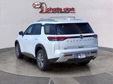 New 2025 Nissan Pathfinder SL image 3