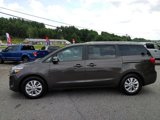 Used 2017 Kia Sedona LX w/ LX Essentials Premium Package image 2