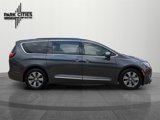 Used 2018 Chrysler Pacifica Limited image 2
