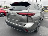New 2025 Toyota Highlander XLE image 3