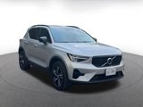 Used 2024 Volvo XC40 B5 Core image 3