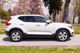 Used 2019 Volvo XC40 T5 Momentum image 3